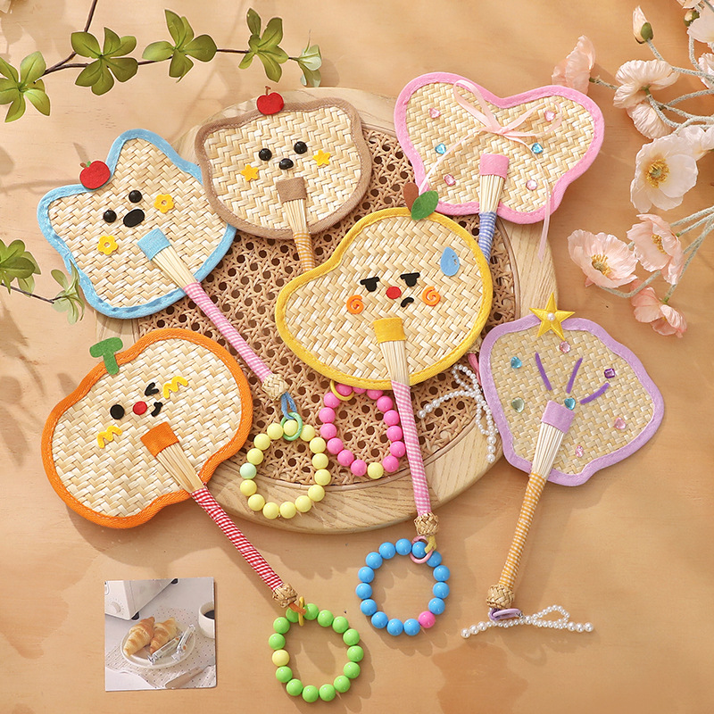 Fan de color Pu portátil de estilo antiguo Fan de verano puro tejido a mano Fan de plátano Fotografía accesorios bolsas de decoración Colgante