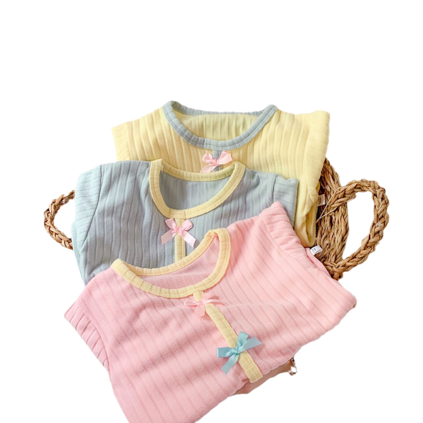 Primavera y otoño de los niños nuevos productos de bebés femeninos camisetas de fondo chaqueta arco coreana suéter universal adorable dulce al por mayor