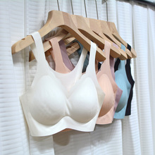 夏季新品无痕文胸聚拢薄款简约无钢圈内衣女舒适睡眠一片式胸罩