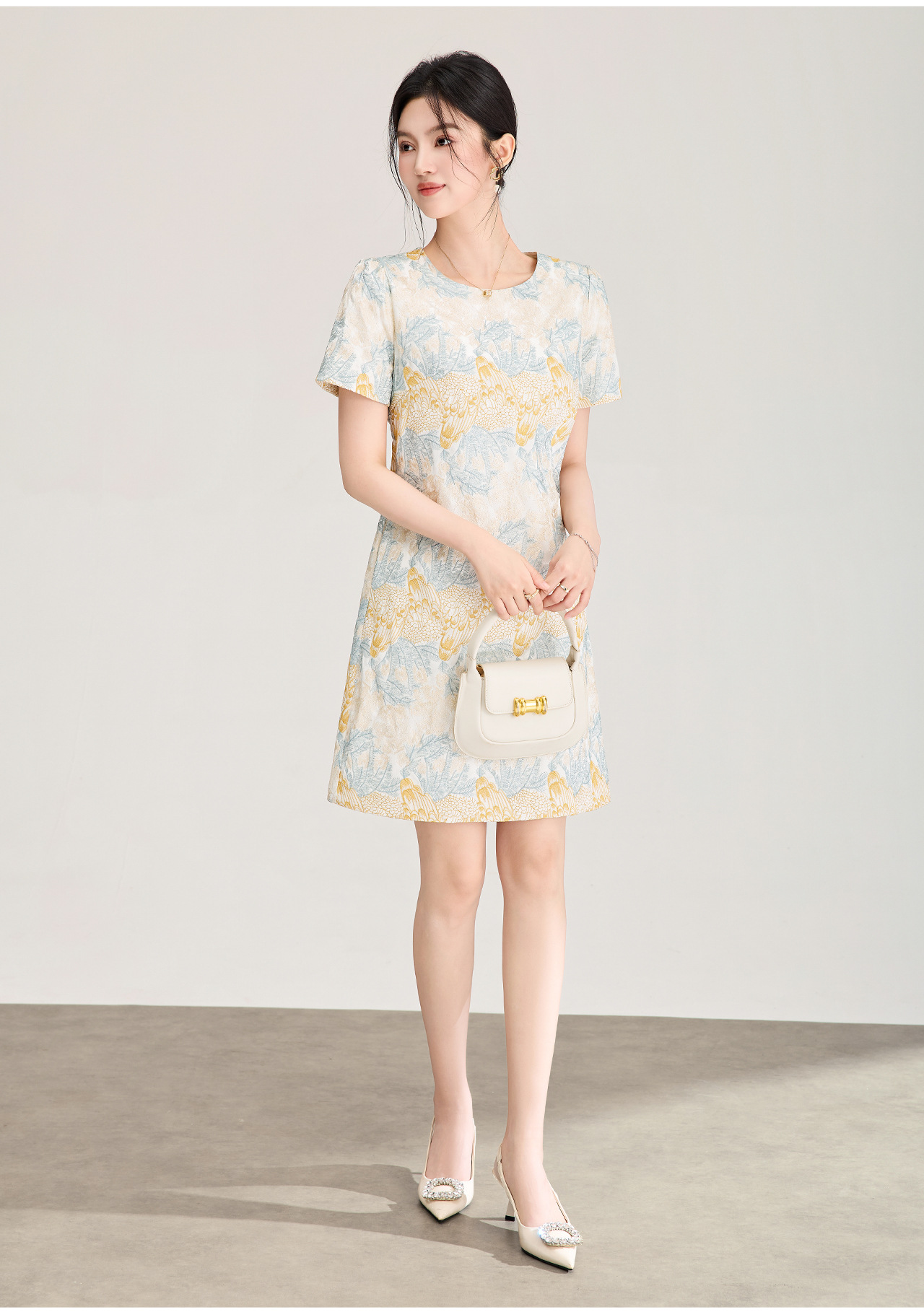 Đầm suông nữ midi dệt satin thêu jacquard tay ngắn — xanh lam chi tiết 4