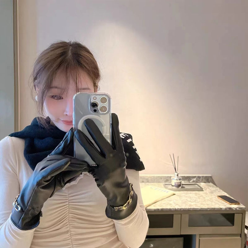 Autumn and winter leather gloves cute warm fleece-lined windproof gloves waterproof cycling cold thick gloves wholesale