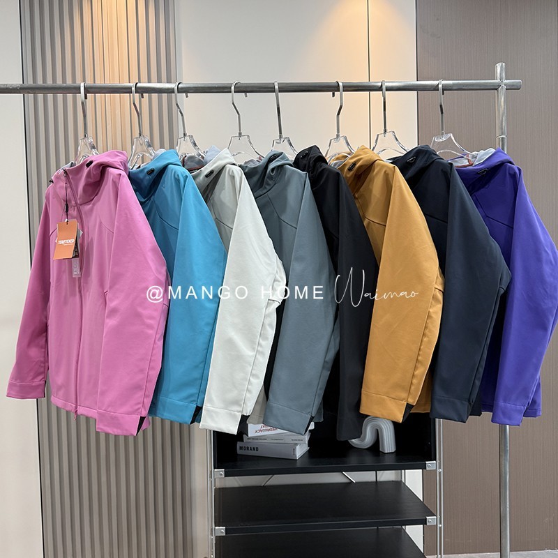 山系户外！情侣立体剪裁防风防水连帽软壳冲锋衣登山服夹克  8879|undefined