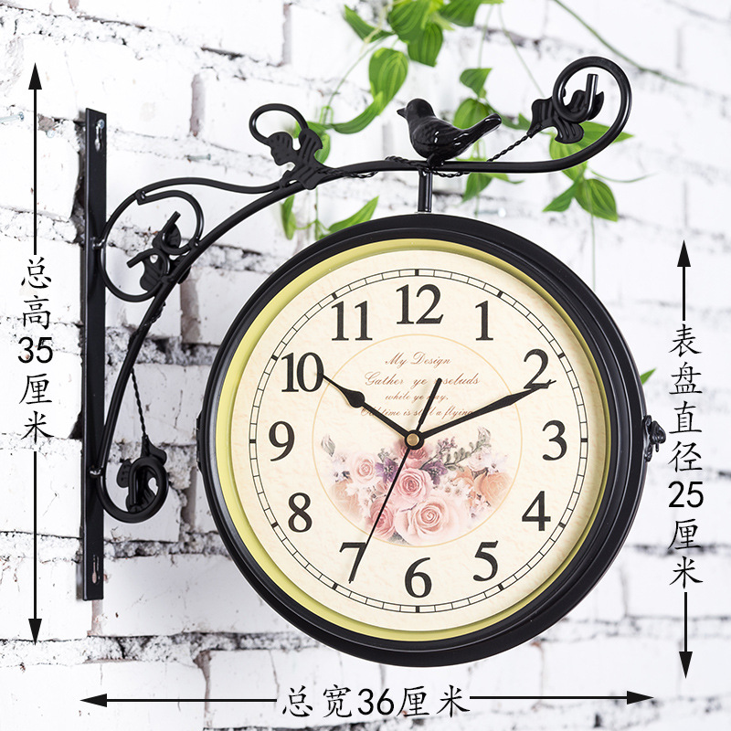 Nórdico creativo Reloj de pared hogar simple moderno reloj adornos de hierro Reloj de pared Retro reloj decorativo Reloj de pared de doble cara