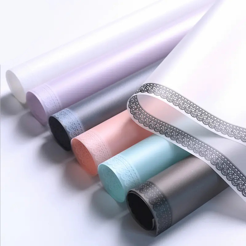 Fábrica de fiestas de flores al por mayor encaje papel de embalaje de flores impermeable semipermeable papel de niebla papel de embalaje de ramo de flores sólidas