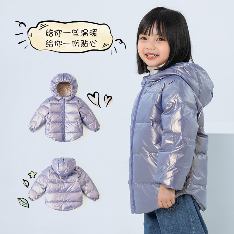 Invierno nuevo pequeño y mediano niños y niñas con capucha color sólido abajo chaqueta pato blanco abajo acolchado