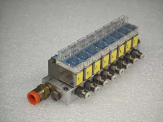 A065*SMC 电磁阀组 V114-5LOU 24VDC 日本原装二手拆机现货