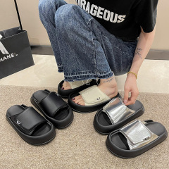 網紅銀色厚底涼拖鞋女夏外穿配裙子2024新款小眾高級感外出沙灘鞋