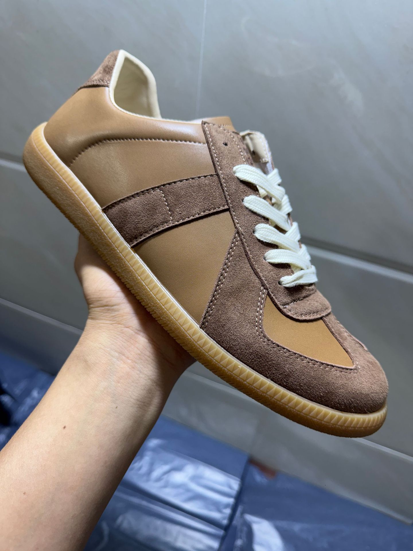 Zapatillas de entrenamiento alemanas clásicas de alta gama Margiela para mujer, novedad 2026, zapatillas casuales de cuero genuino para parejas, zapatillas blancas con cordones para hombre.