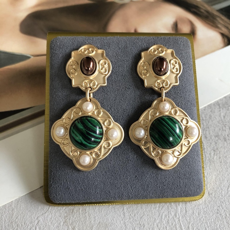 Retro Green Enamel Square Water Drop Pendant Earrings Wholesale Nihaojewelry display picture 22