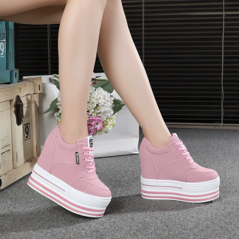 Внутреннее увеличение женской обуви Корейская версия универсальная повседневная обувь с высоким уклоном, одиночные туфли 11 см толстые подошвы, спортивные маленькие белые туфли