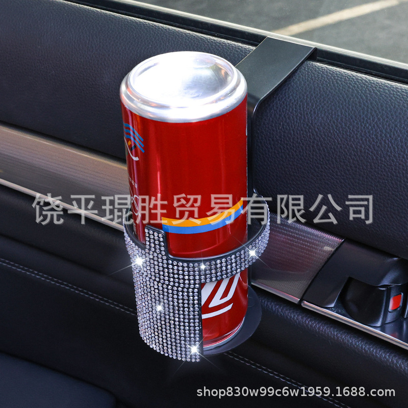 国境を越えてドリルを入れる自動車の車載カップフレームのドアにドリル式カップシートの吹出口カップフレームの棚の窓がついている|undefined