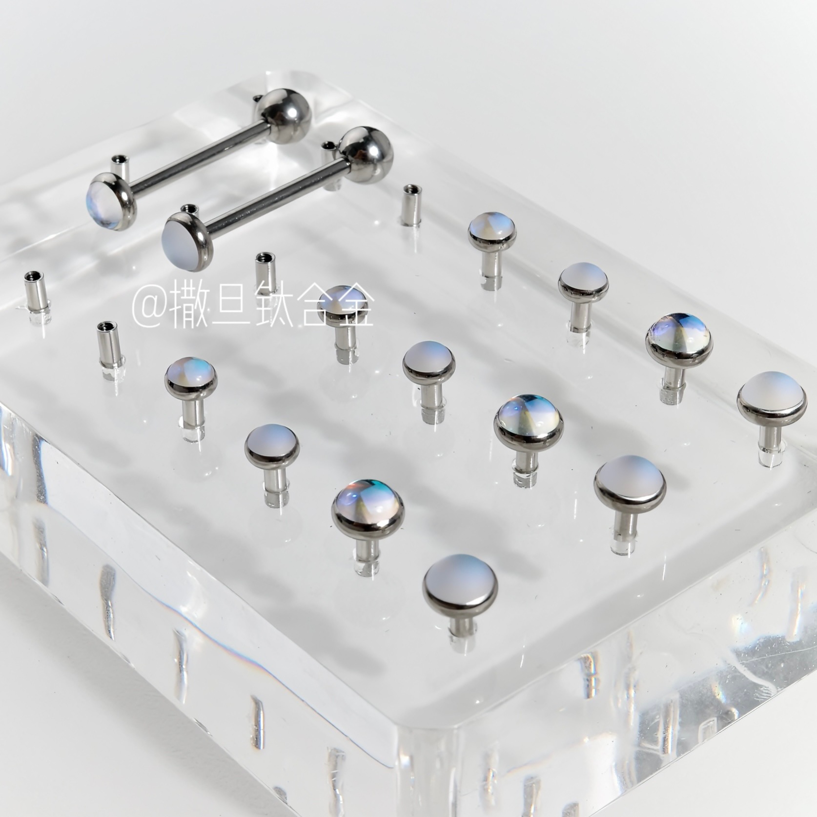 16G labret stud size and finish detail