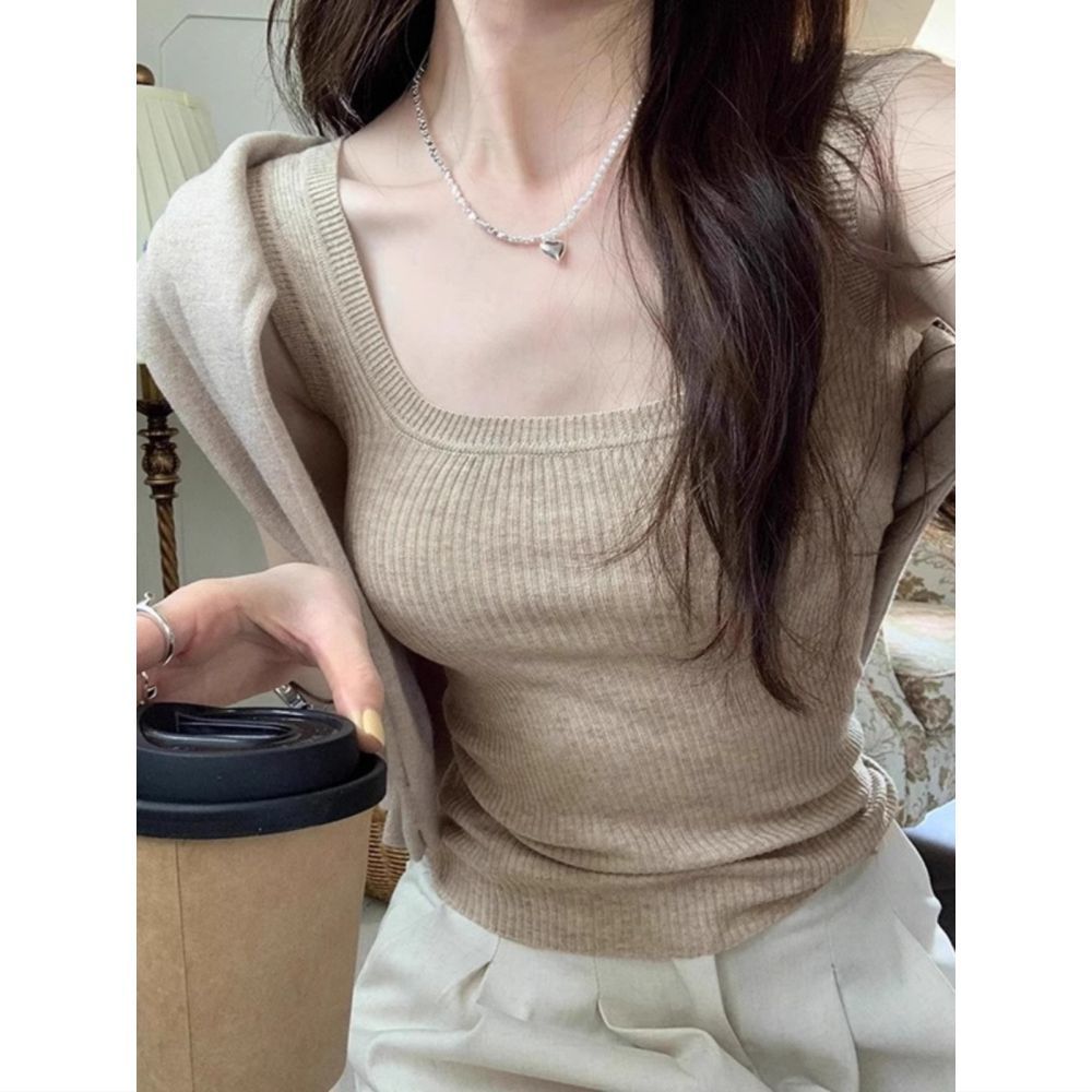 Solid color knitted tank top