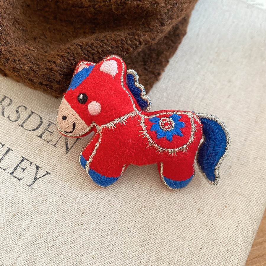 Vintage Enamel Horse Brooch for the Zodiac Year, Retro High-End Suit Pin, Fashionable Versatile Accessory for Women