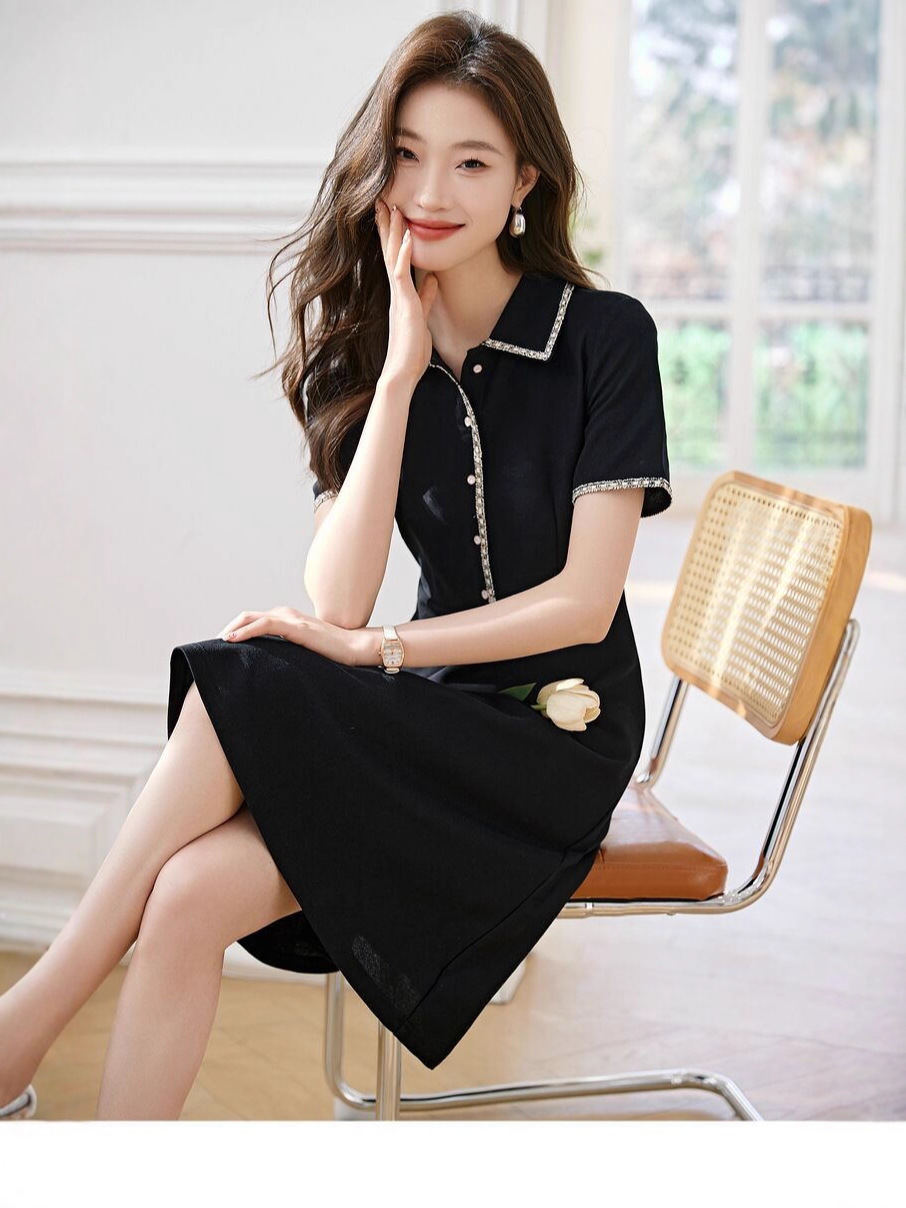 Váy đen dệt kim cổ POLO tay ngắn phong cách Chanel — đen