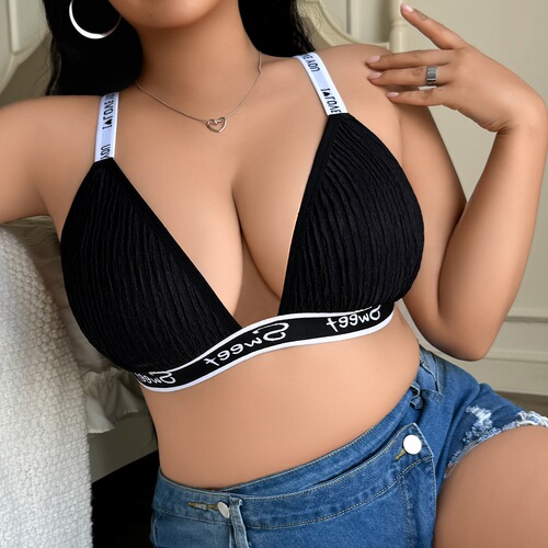 European and American new hot-selling plus-size sports bra with push-up effect, anti-sagging design, and sexy criss-cross straps.