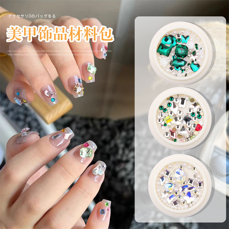 Desgaste de la celebridad en línea paquete de material de uñas caja del Tesoro japonés accesorios de uñas corazón torcido Mariposa Super Flash accesorios de uñas de diamante en forma especial