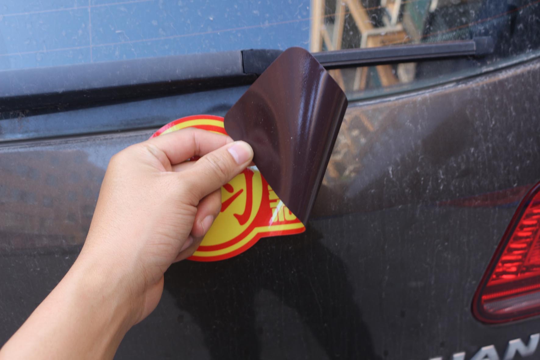 Fábrica al por mayor de pasantías reflectantes magnéticas pegatinas de coche sin pegamento novato distancia de conducción manteniendo pegatinas personalizables REGISTRO image 5