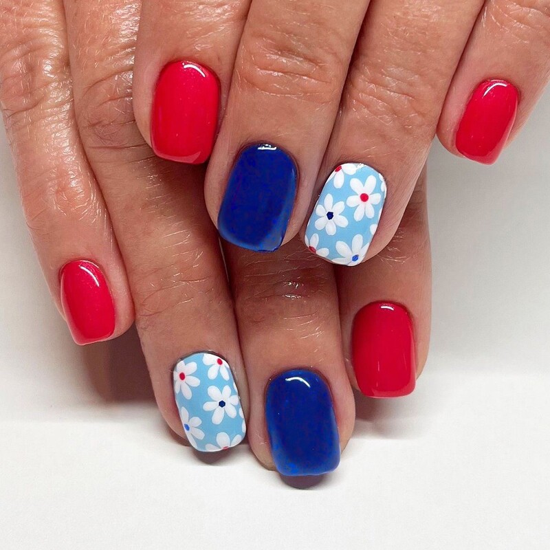 Red and Blue Color-Blocking Floral New European-Style Short Fake Nails, Solid Color Full-Cover Daisy Nail Tips for Girls