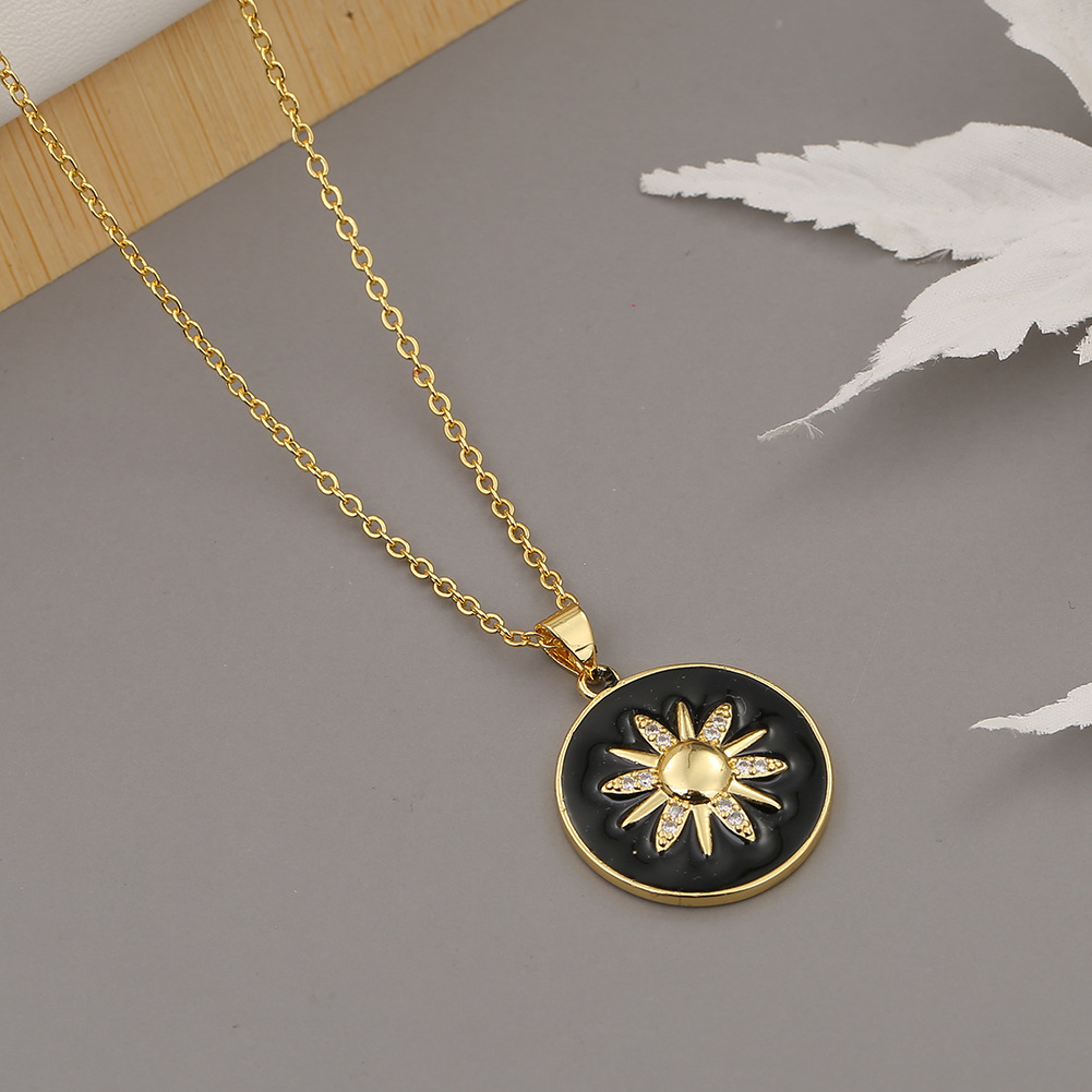 Fashion Round Sun Flower Pendant Necklace display picture 12