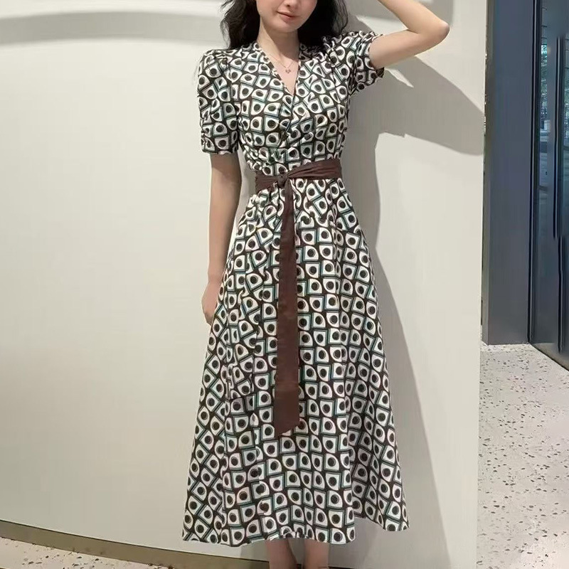 Dvf26 New Spring Style Retro Printed V-Neck Dress with Lace-Up Waist, Slimming A-Line Elegant Mid-Length Tea Break Dress Dvf26 New Spring Style Retro Printed V-Neck Dress with Lace-Up Waist, Slimming A-Line Elegant Mid-Length Tea Break Dress