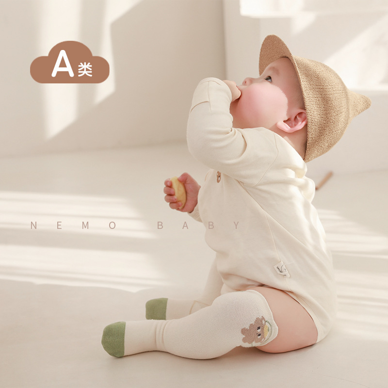 2024 primavera nuevos calcetines de bebé boca suelta sin hueso lindo no apretado pierna calcetines altos niños y niñas medias de bebé