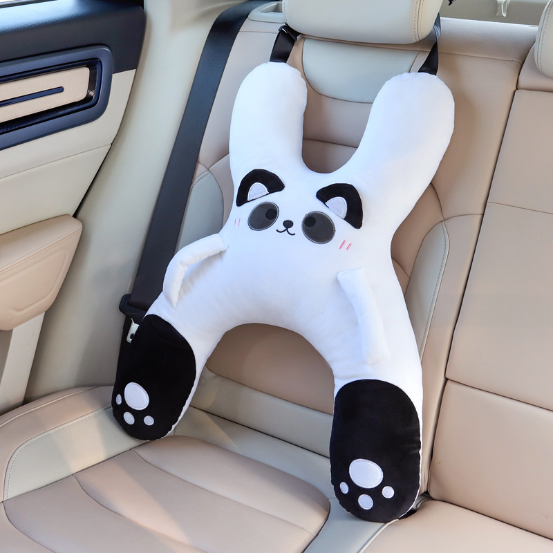子供の車は枕を抱いて車に寝ます。子供のシートベルトは首を締めてから寝ます。神器は長距離で車に乗ります。|undefined