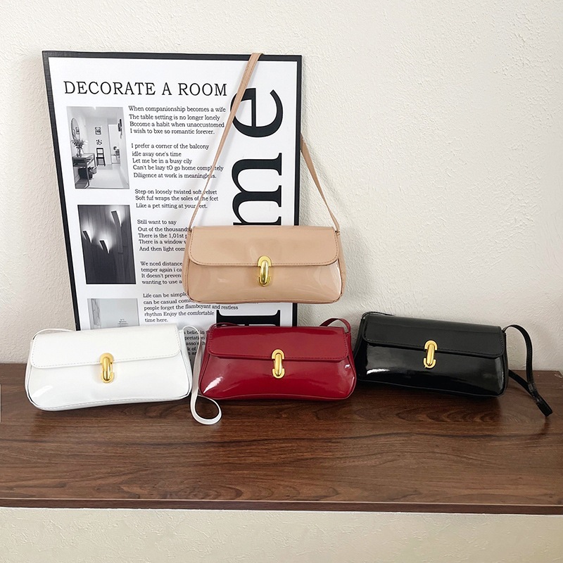 French-style trendy baguette bag, 2026 summer new collection, fashionable retro underarm bag, chic shoulder bag, and square handbag