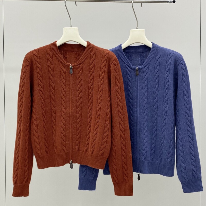 High-end, round-neck, cable-knit cardigan in blue and chocolate colors, directly from the factory, featuring a cashmere blend and a zipper closure, women's style