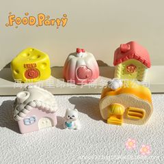 チーズのデザートプリンの家の部屋にクリームを並べます。