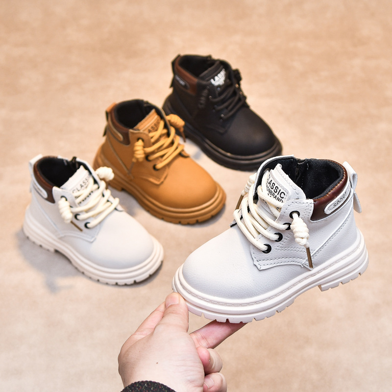 Lässiger, schlichter Kinderstiefel in mittlerer Wade, gelb, Herbst 2024, Martin für Jungen und Mädchen, Lederstiefel mit weicher Sohle_voghion.com