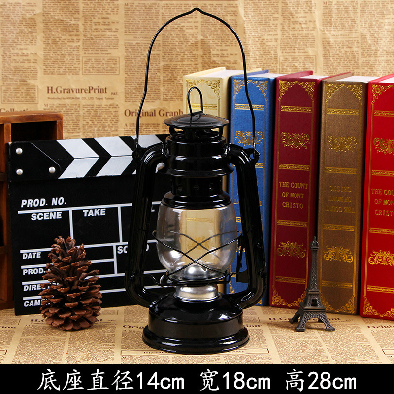 Fábrica al por mayor retro nostálgico lámpara de queroseno linterna lámpara de mástil linterna portátil lámpara de campamento al aire libre Lámpara decorativa multi-color