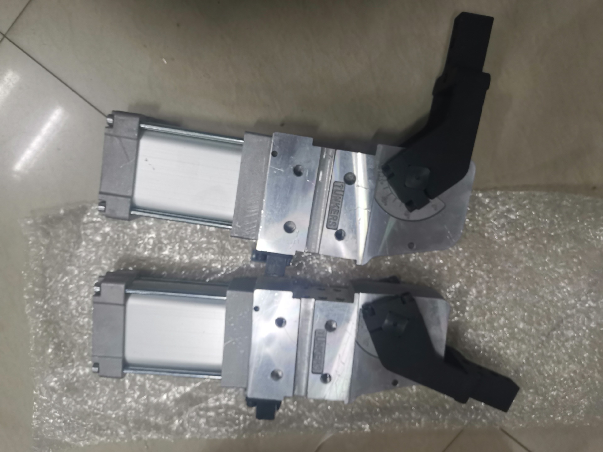 V 50.1 BR3 A10 T12 135     tuenkers  夹紧气缸