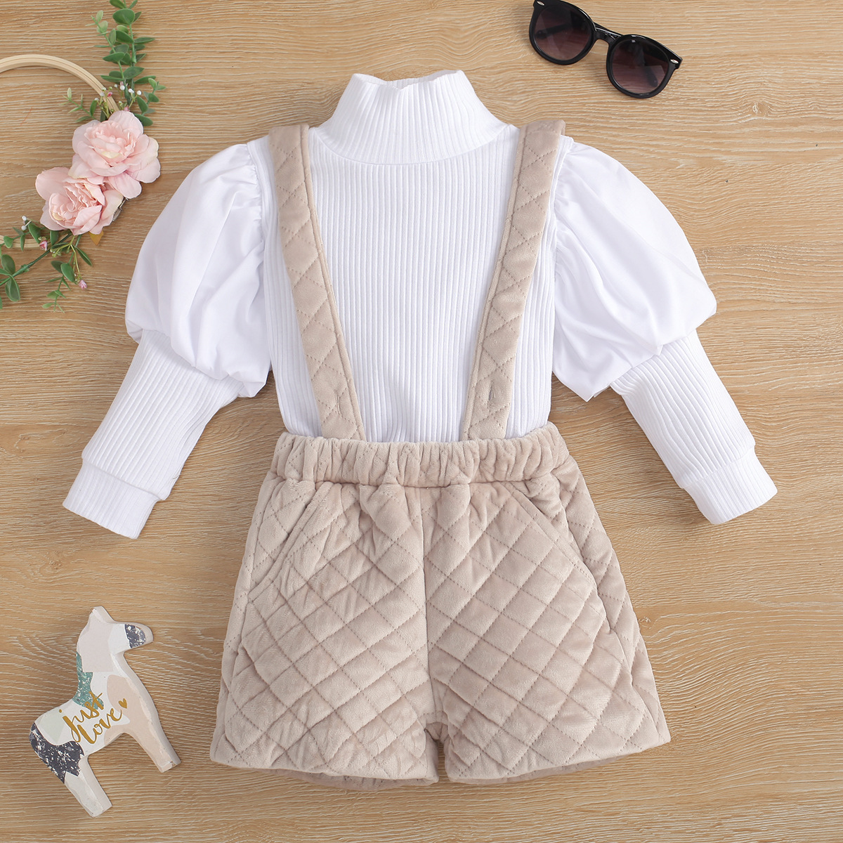 Autunno 2024 Nuovo abbigliamento per bambini Ragazze Maniche lunghe Maglia a strisce con bretelle + Pantaloncini con cinturino a griglia Set due pezzi_voghion.com