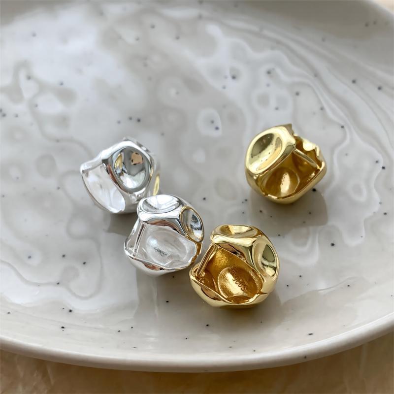 Pendientes de botón asimétricos esféricos oreja femenina piercing oreja hebilla versátil simple elegante pendientes pequeños pendientes de diseño de alto grado