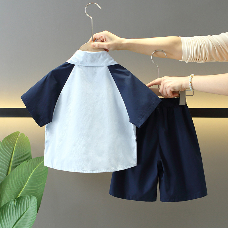 7871 Traje de verano para niños 2025 Camisa de manga corta estilo universitario Pantalones cortos de verano para niños de dos piezas Ropa de bebé