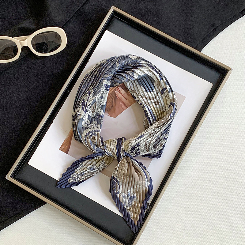 Pañuelo de seda plisado, sentido avanzado, nuevo anacardo, decoración de todo fósforo, bufanda profesional pequeña, bufanda de seda en forma de diamante personalizada, chal