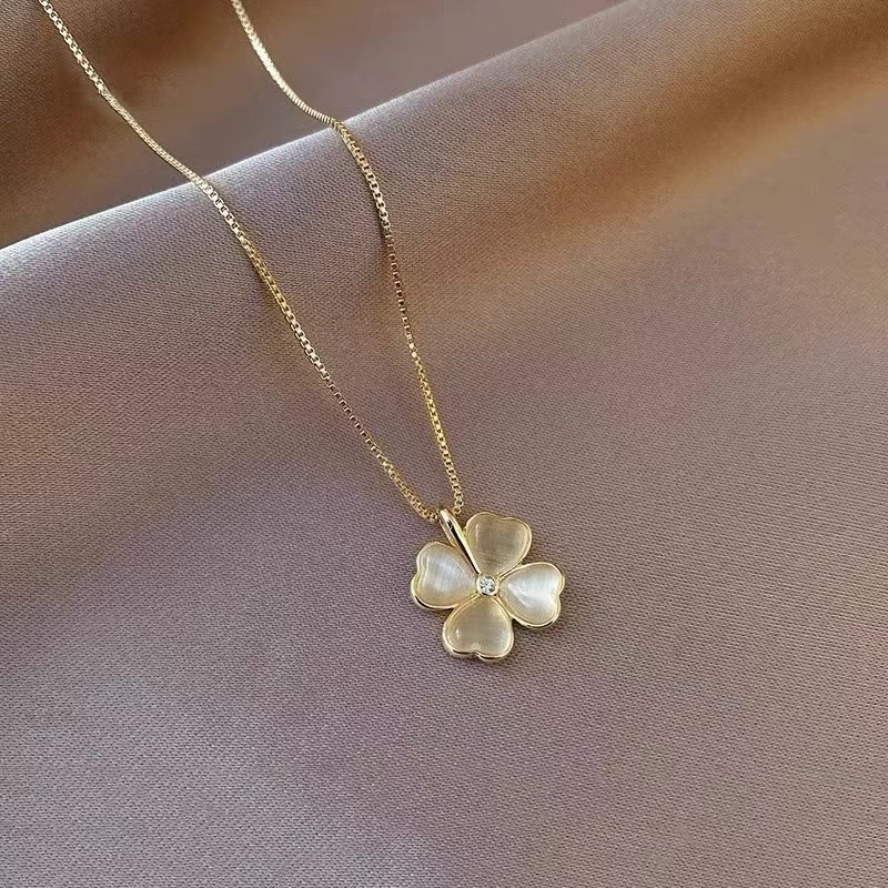 New Micro-inlaid Ins-style Cat's Eye Stone Four-leaf Clover Necklace For Women, Niche Design, Simple And Versatile,_voghion.com