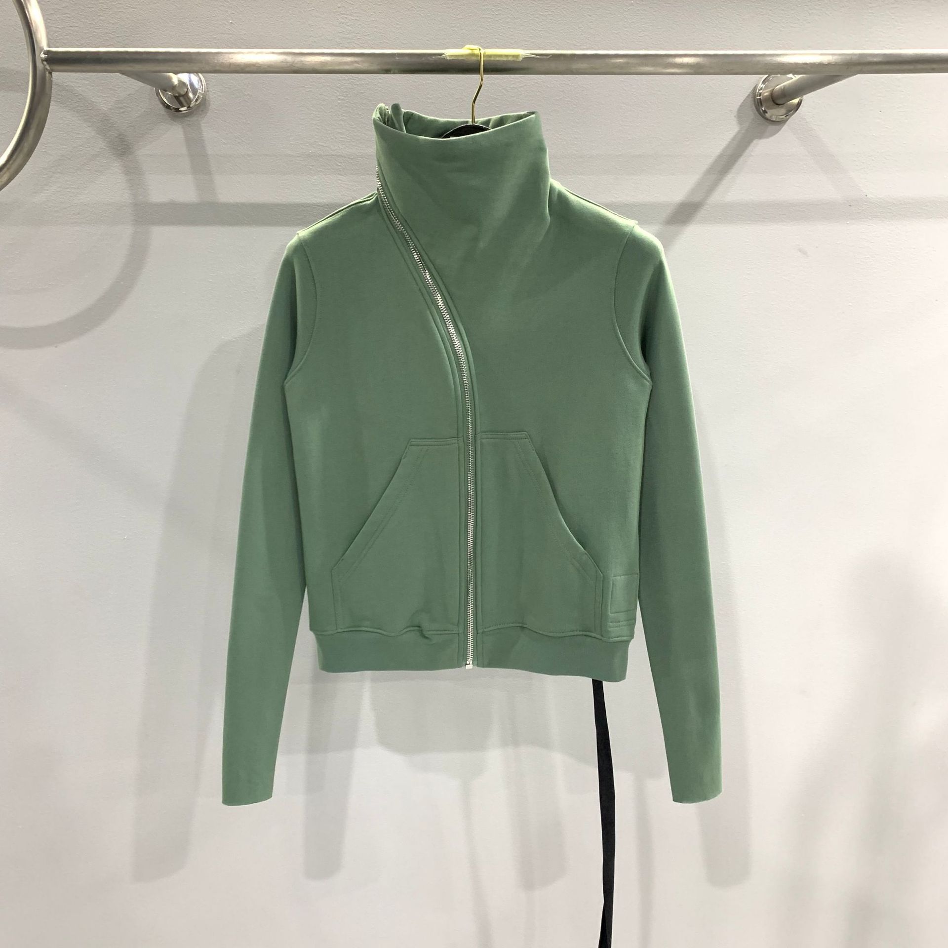 SUBHUMAN Chaqueta de sudadera cepillada de algodón con cuello alto y cremallera diagonal con cinta de línea secundaria de estilo oscuro para mujer