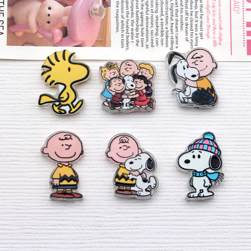 Through-hole double-sided pattern Hooto and Snoopy acrylic pendant bag charm bead pen phone chain keychain beads Through-hole double-sided pattern Hooto and Snoopy acrylic pendant bag charm bead pen phone chain keychain beads