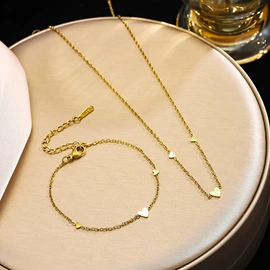 项链;手链;耳钉