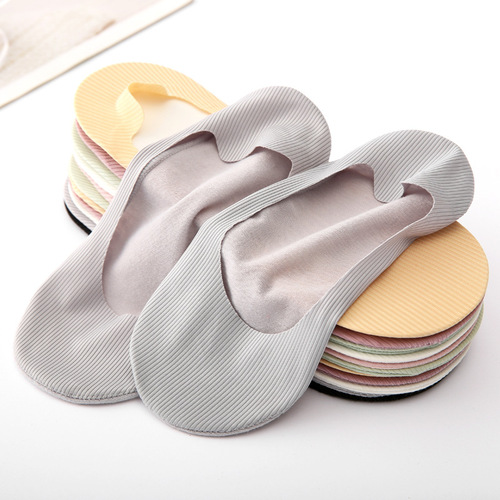 Invisible women's ice silk seamless summer thin socks, solid color anti-slip silicone shallow mouth breathable boat socks for wholesale
