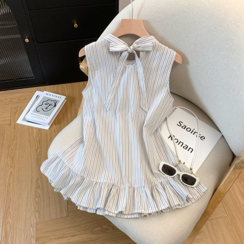 条纹无袖挂脖衬衫女2025夏新款蝴蝶结绑带木耳边裙摆宽松上衣女