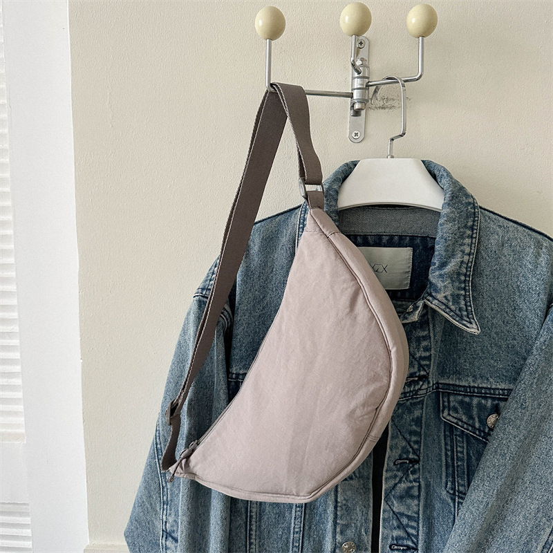 Nueva bola de masa femenina 2023 otoño marea bolsa de hombro simple moda nylon tela deportes mensajero bolsa