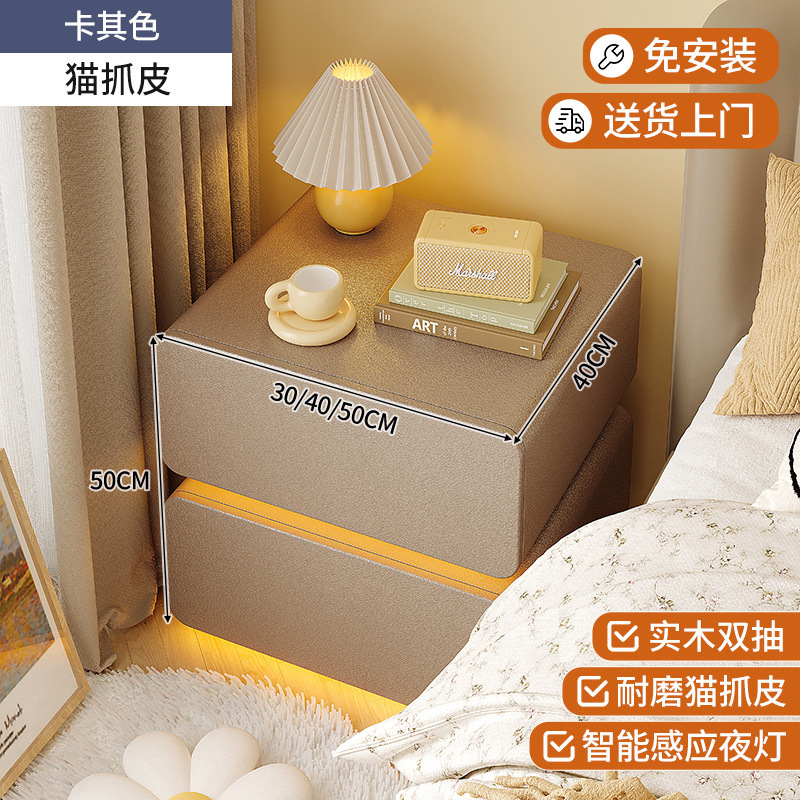 Mesita de noche suspendida, estilo crema, madera maciza con luz, dormitorio doméstico minimalista, sentido de alta gama, armario de almacenamiento junto a la cama, simple y moderno