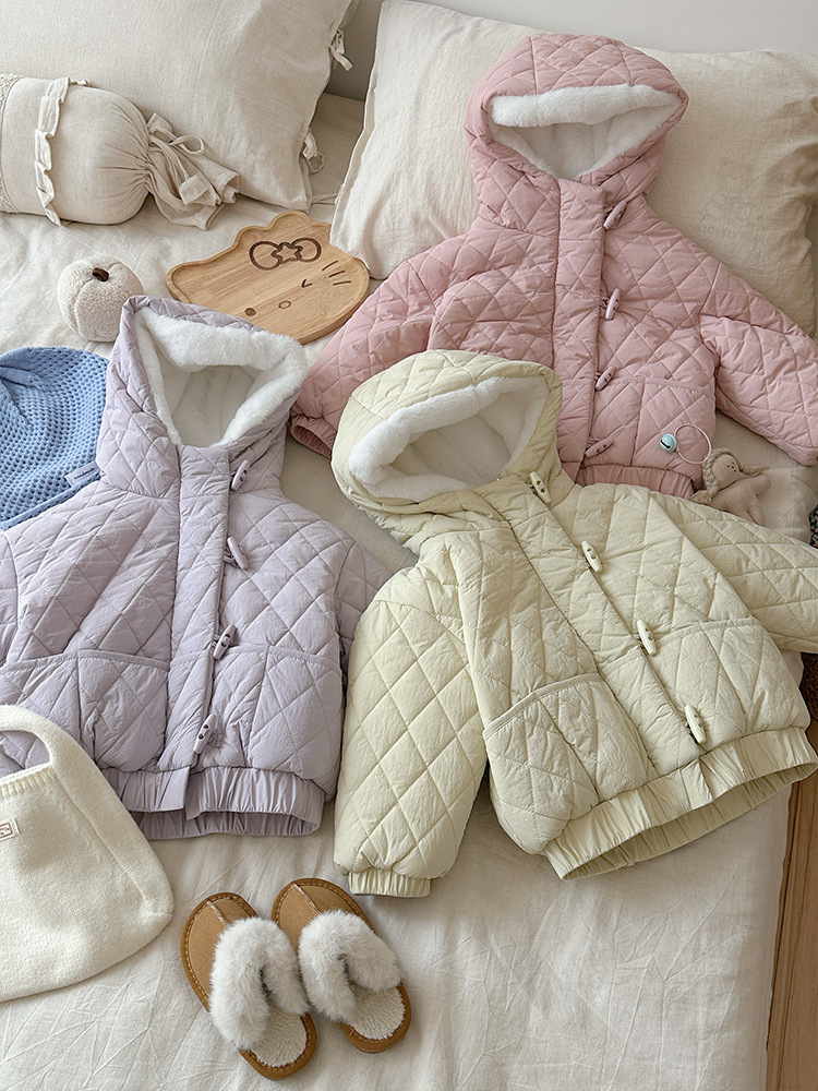 [en stock] chaqueta de algodón de invierno para niñas 2025 nuevo tipo de piel de conejo para niños con camisa de algodón espesa y dulce
