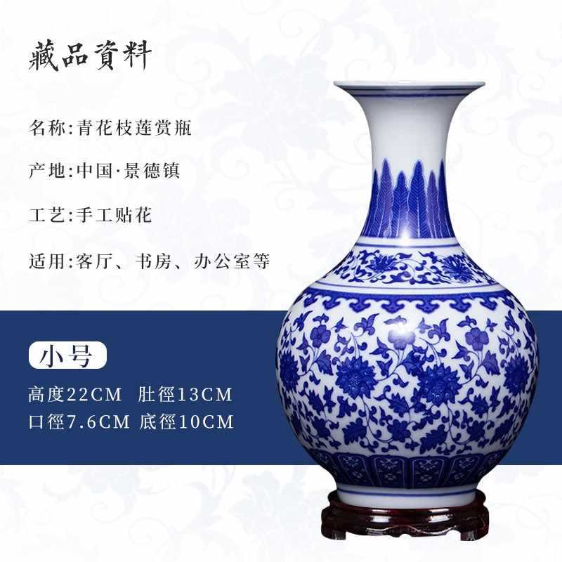 .파란색과 흰색의 작은 꽃병과 꽃병.