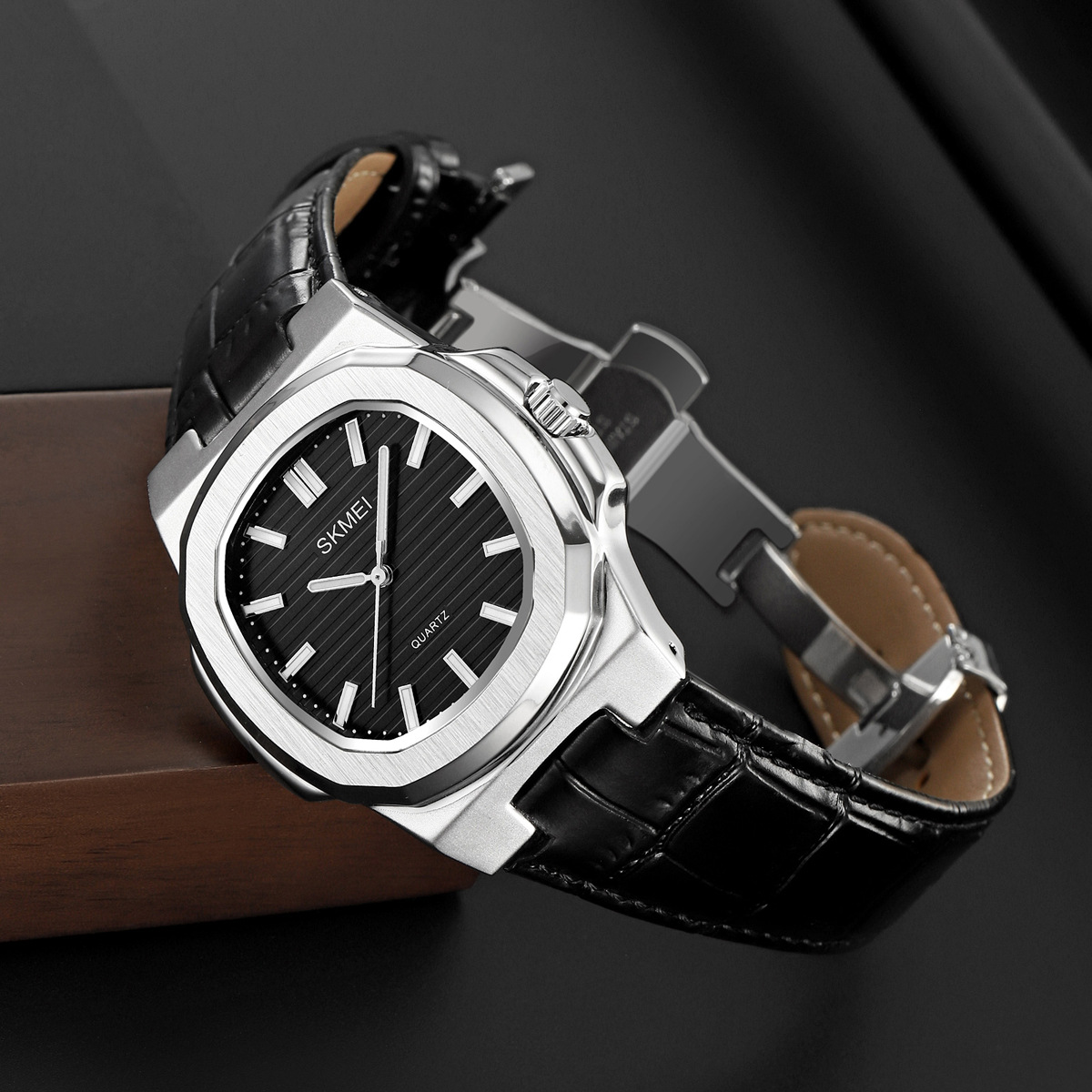 Momento de relojes de cuarzo para hombres impermeables nocrescentes correa de cuero relojes de negocios comercio exterior personalizado fábrica de fuente mayorista