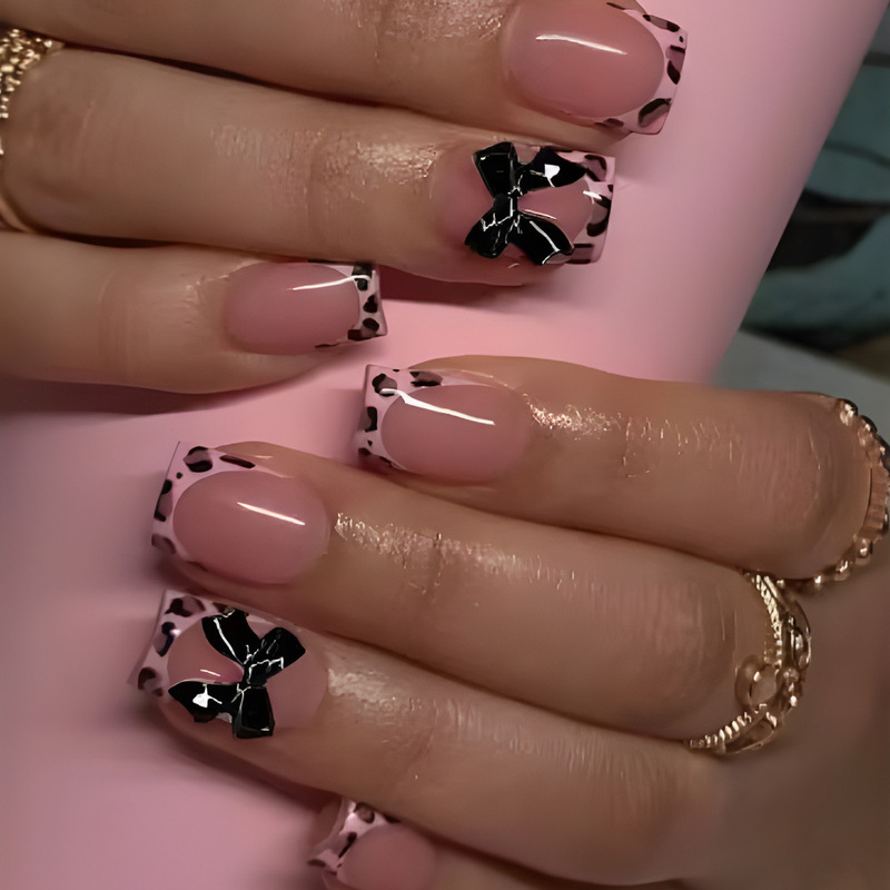 Short Glossy Square Black Nails with 3D Bow, Leopard Print, Everyday Wear Nails, Versatile Fake Nails for Instagram Short Glossy Square Black Nails with 3D Bow, Leopard Print, Everyday Wear Nails, Versatile Fake Nails for Instagram