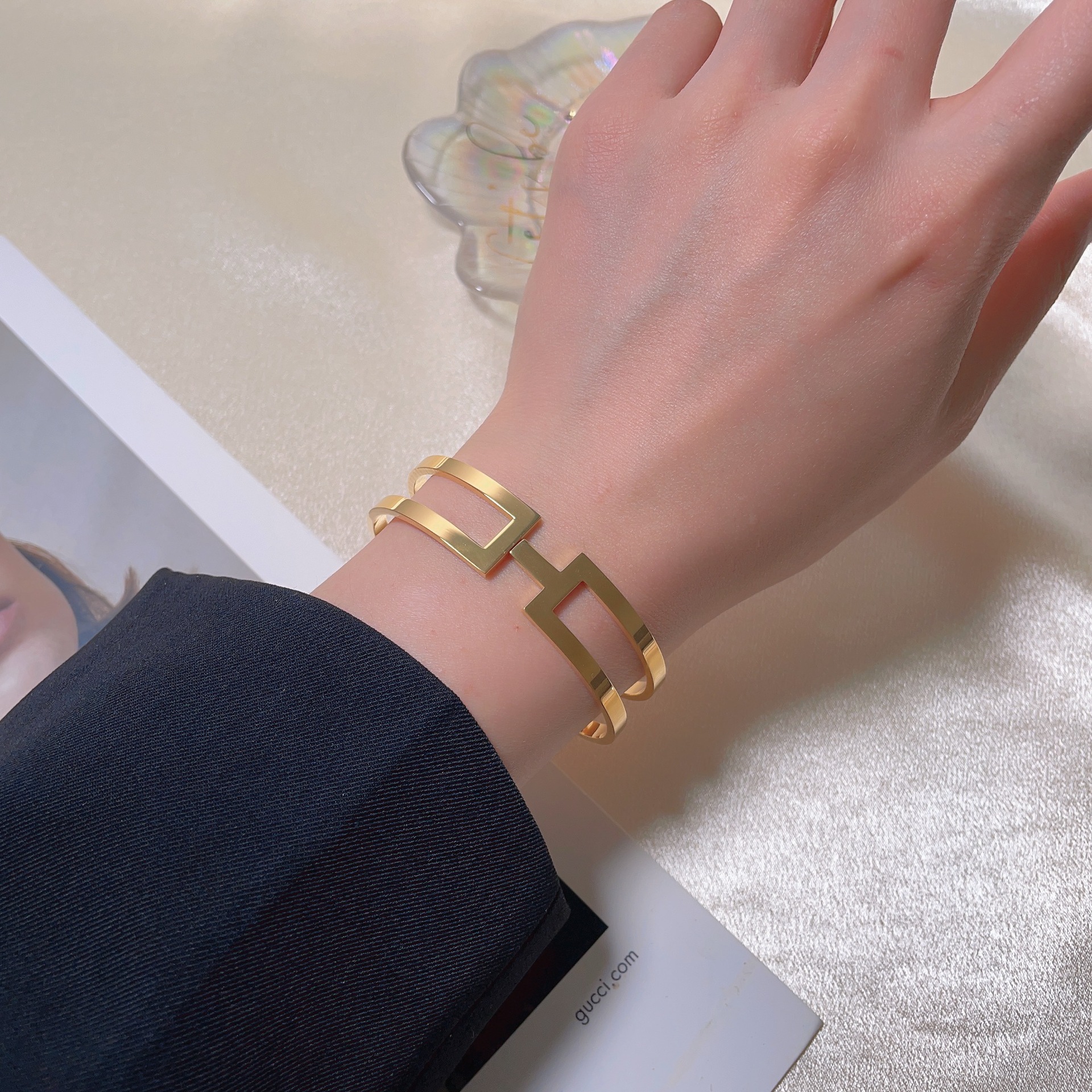 En stock fábrica directa Transfronteriza Popular electrochapado 18K pulsera de acero de titanio femenina personalidad no se desvanece moda nicho moda